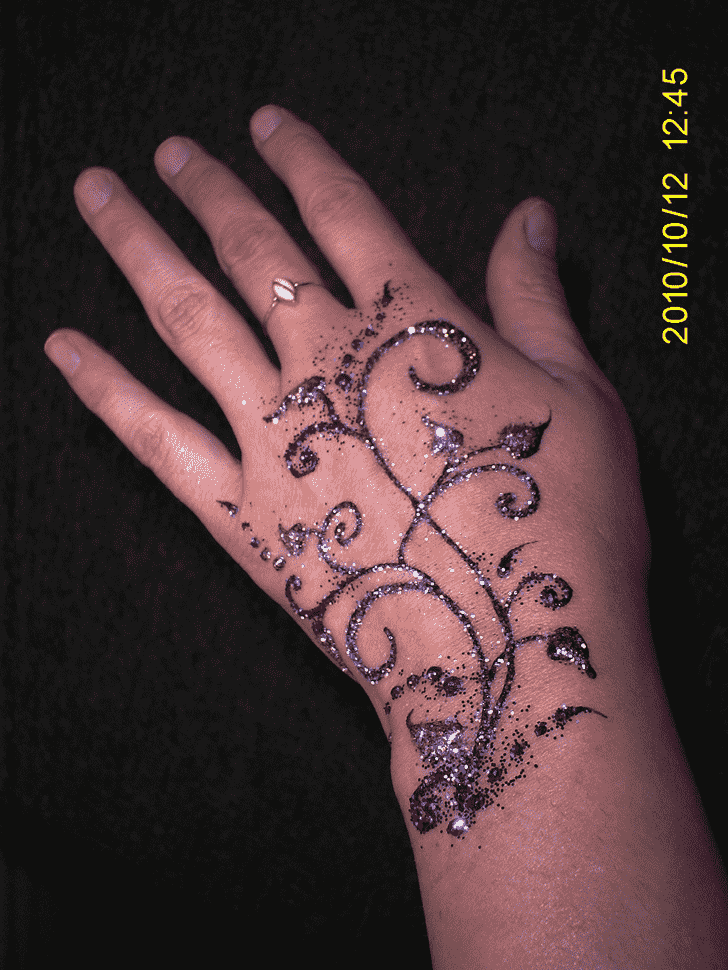 Graceful Glitter Henna Design