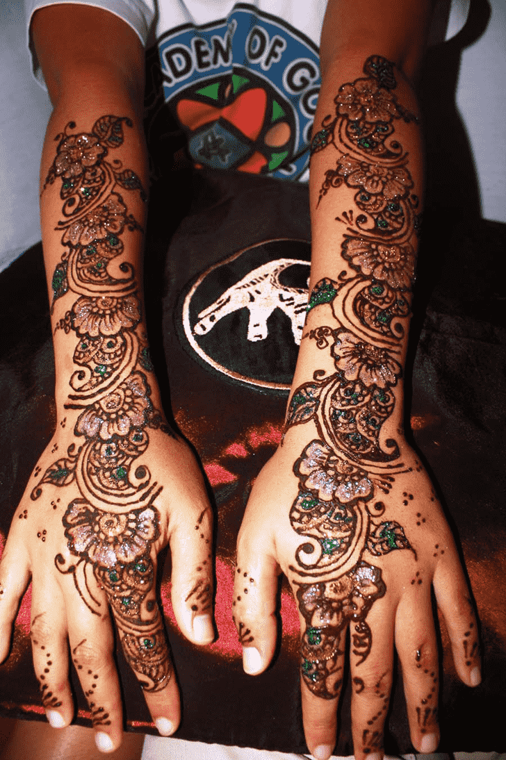 Inviting Glitter Henna Design