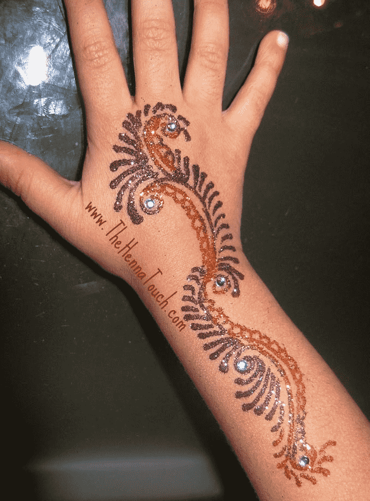 Mesmeric Glitter Henna Design