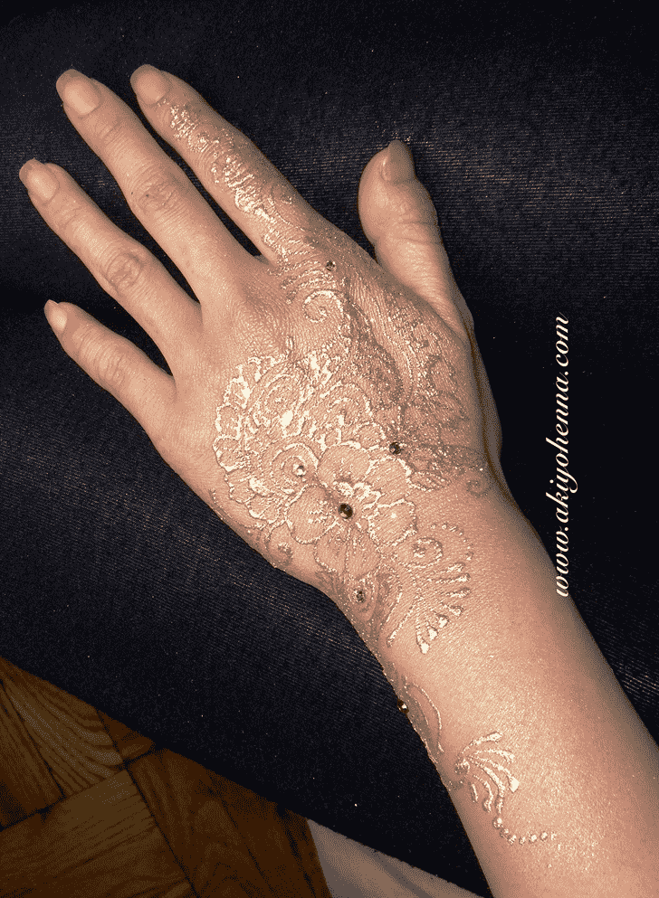 Radiant Glitter Henna Design