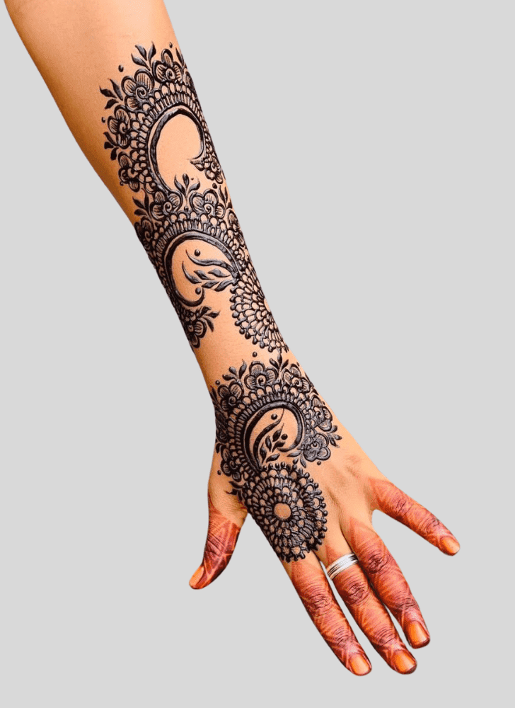 Admirable Glow Mehndi Design