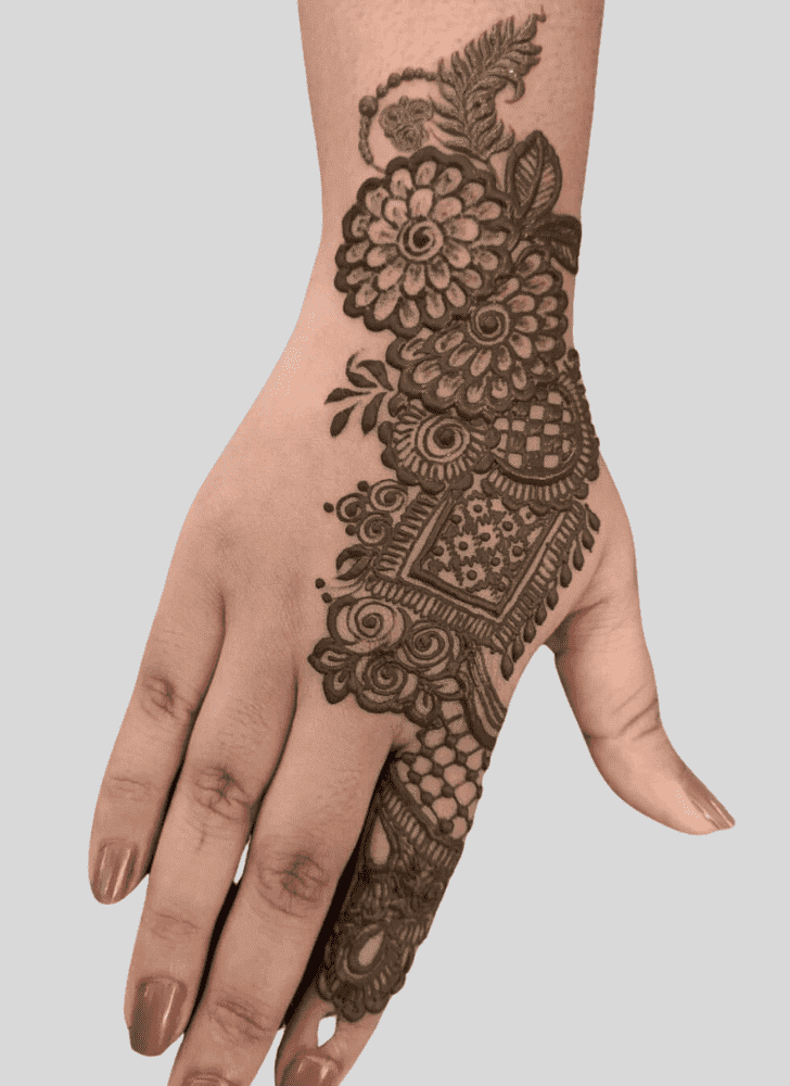 Enticing Glow Henna Design