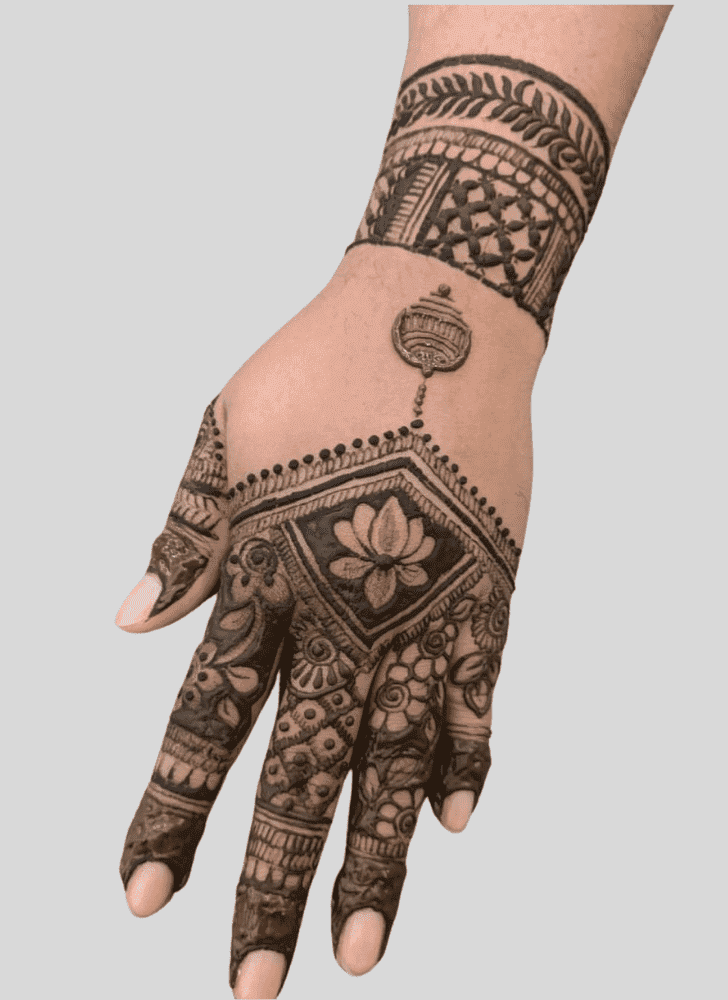 Fascinating Glow Henna Design