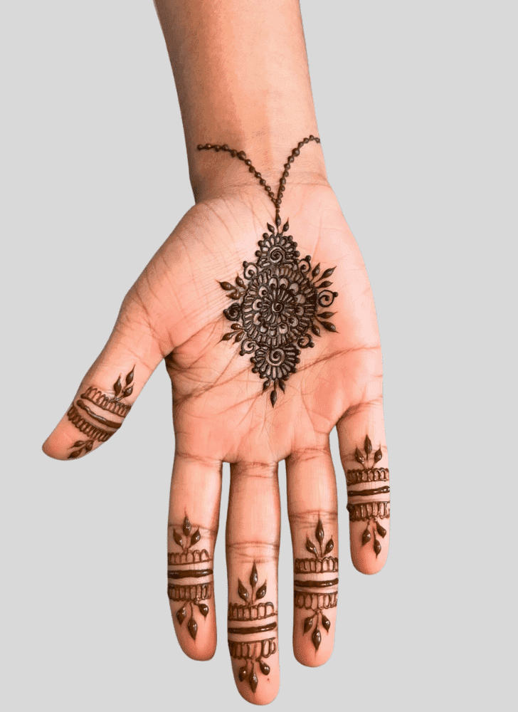 Mesmeric Glow Henna Design