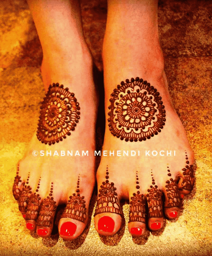 Marvelous Gol Tikki Henna Design