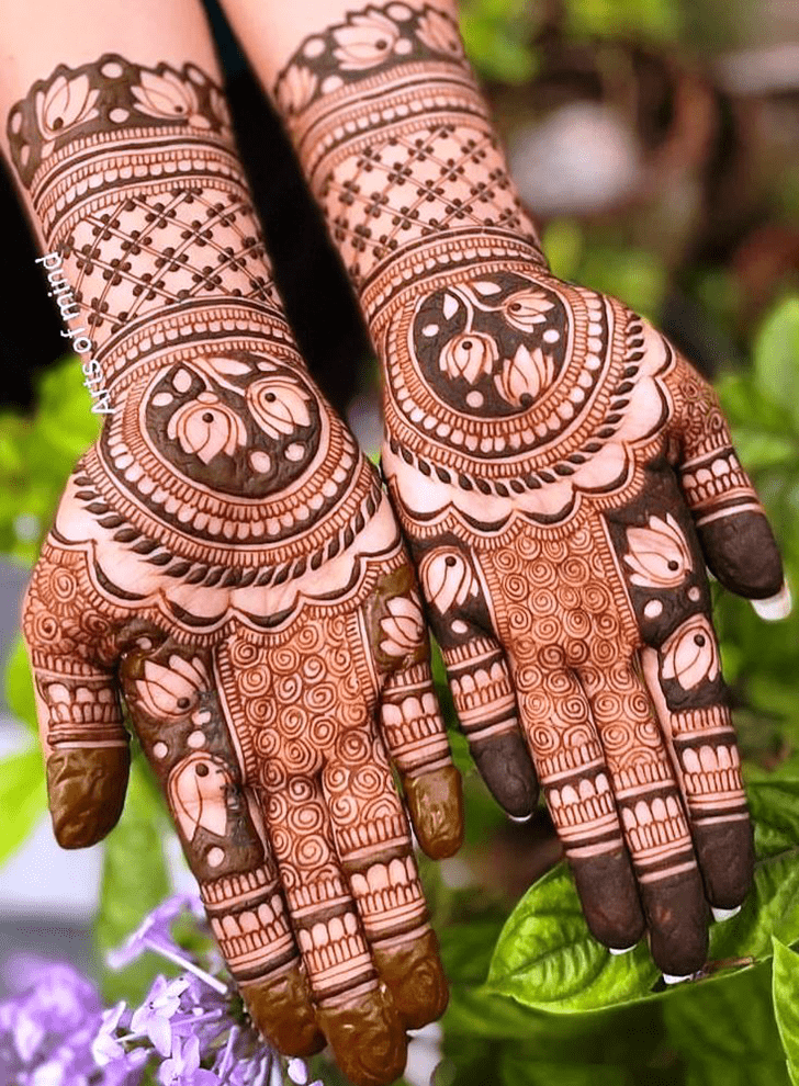 Elegant Graceful Henna Design