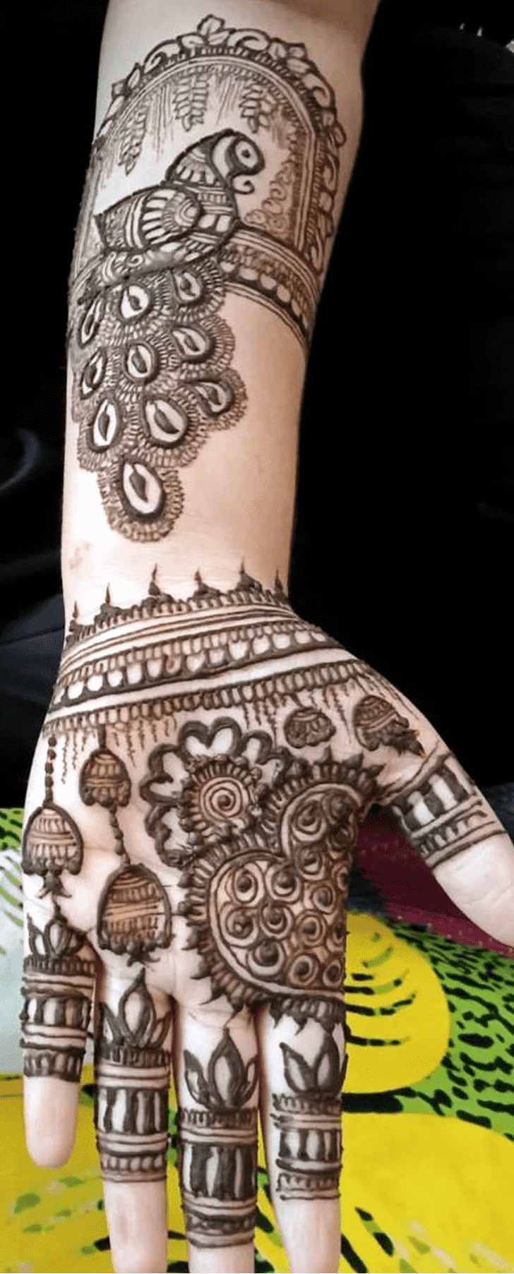 Fetching Graceful Henna Design