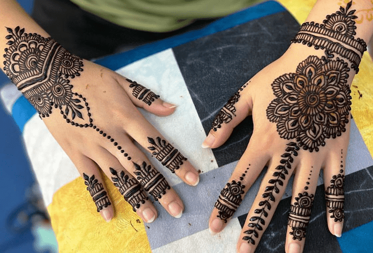 Good Looking Graceful Henna Design