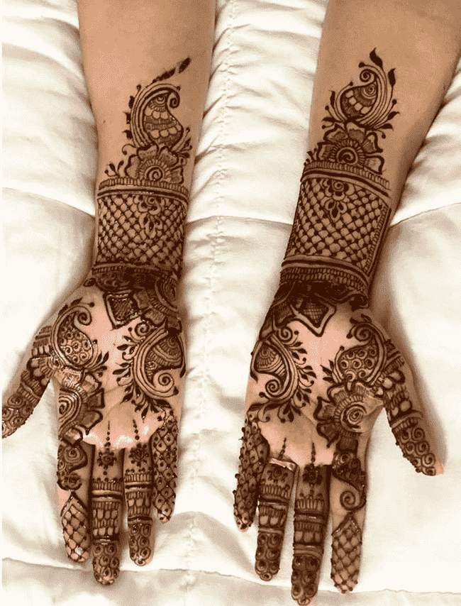 Graceful Gujranwala Henna Design