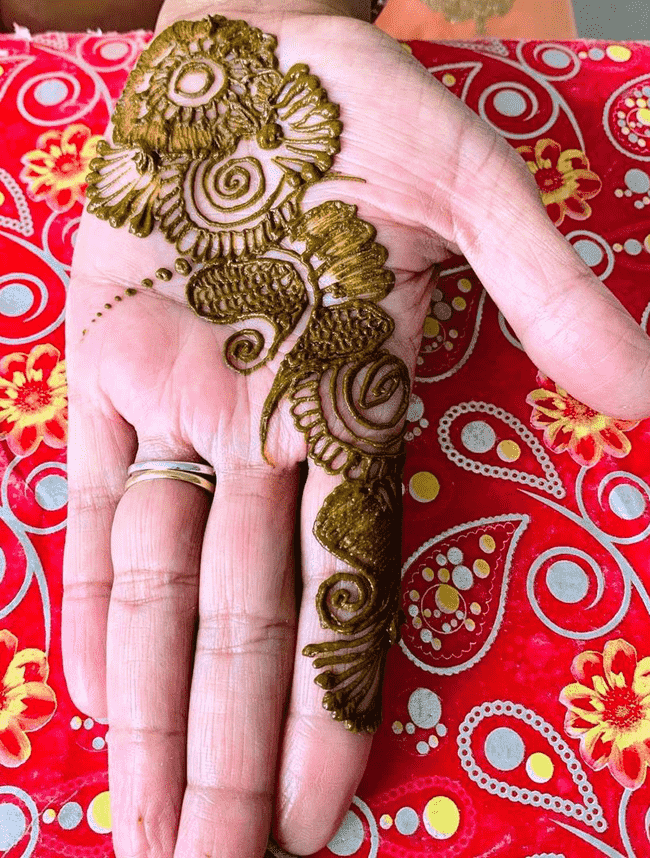 Lovely Gujranwala Mehndi Design