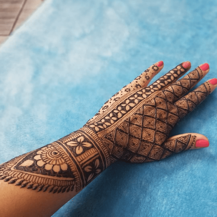 Gorgeous Gulf Henna Design