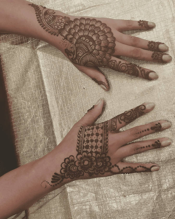 Inviting Gulf Henna Design