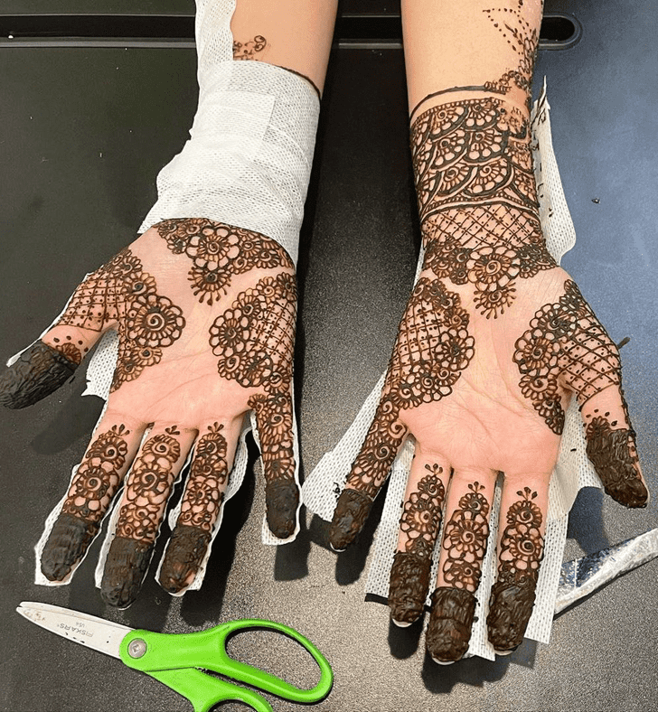 Graceful Gulmarg Henna Design