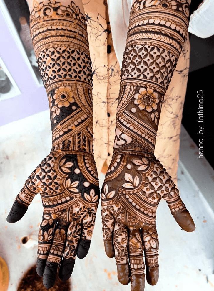 Pretty Gulmarg Henna Design