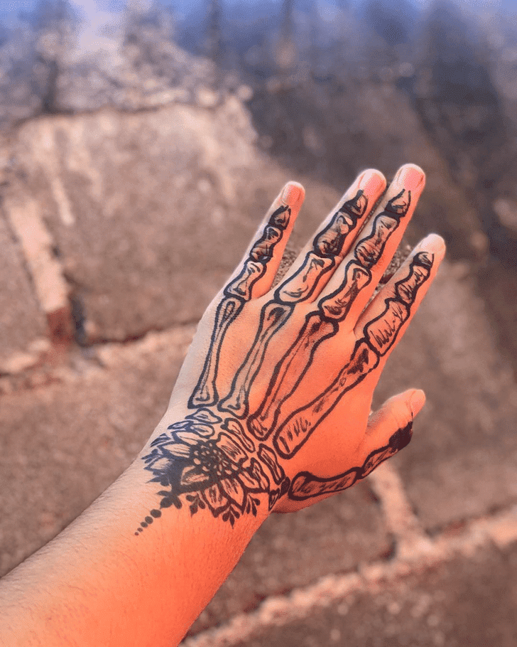 Magnetic Halloween Mehndi Design