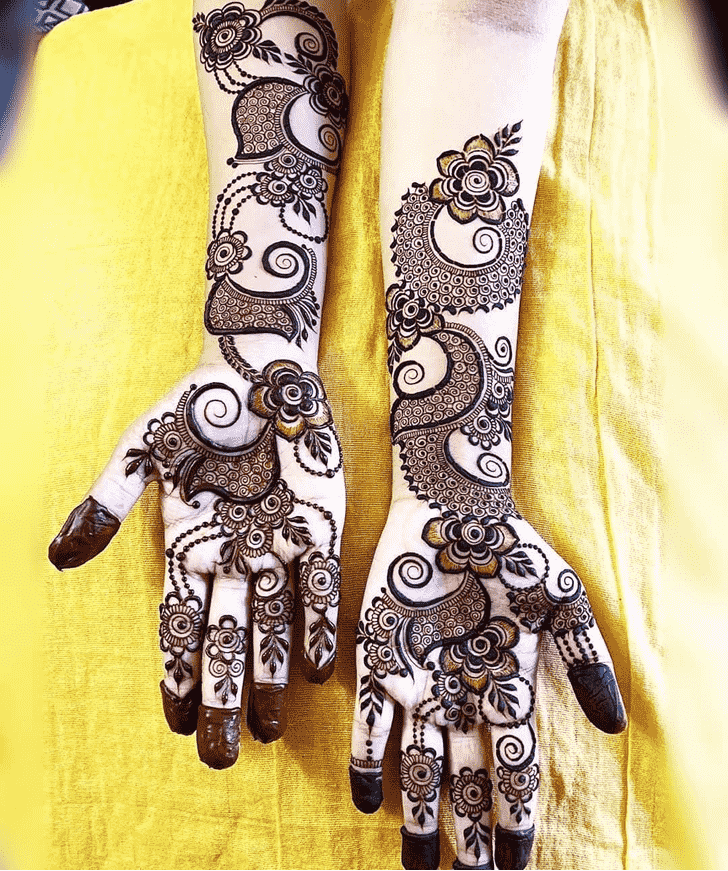 Captivating Hand Henna Design