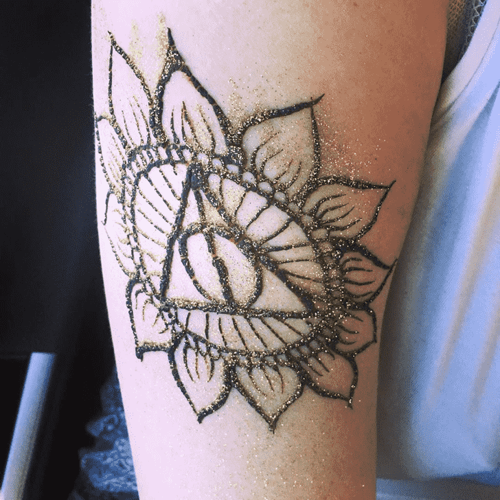 Exquisite Harry Potter Henna Design