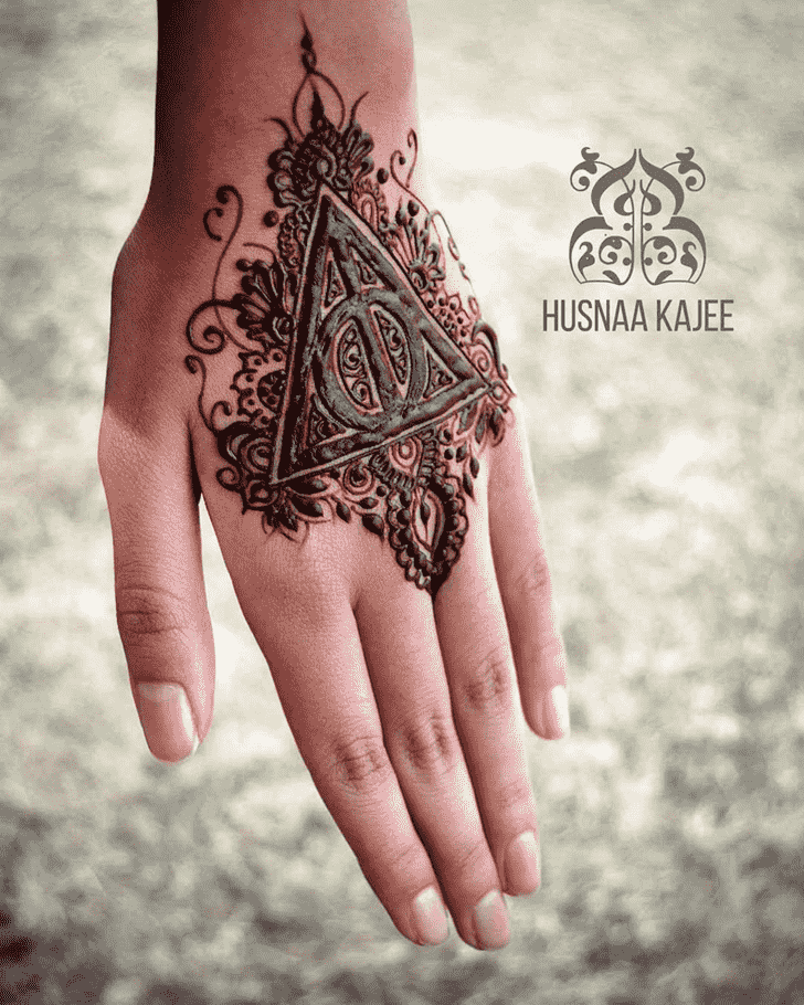 Lovely Harry Potter Mehndi Design