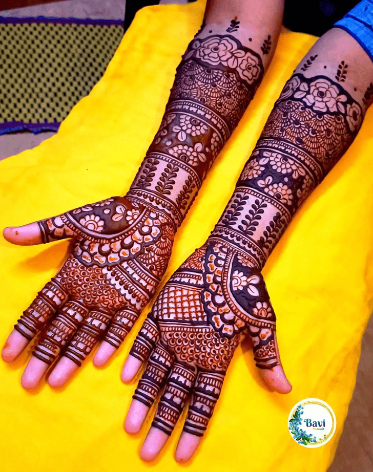 Resplendent Heavy Henna Design