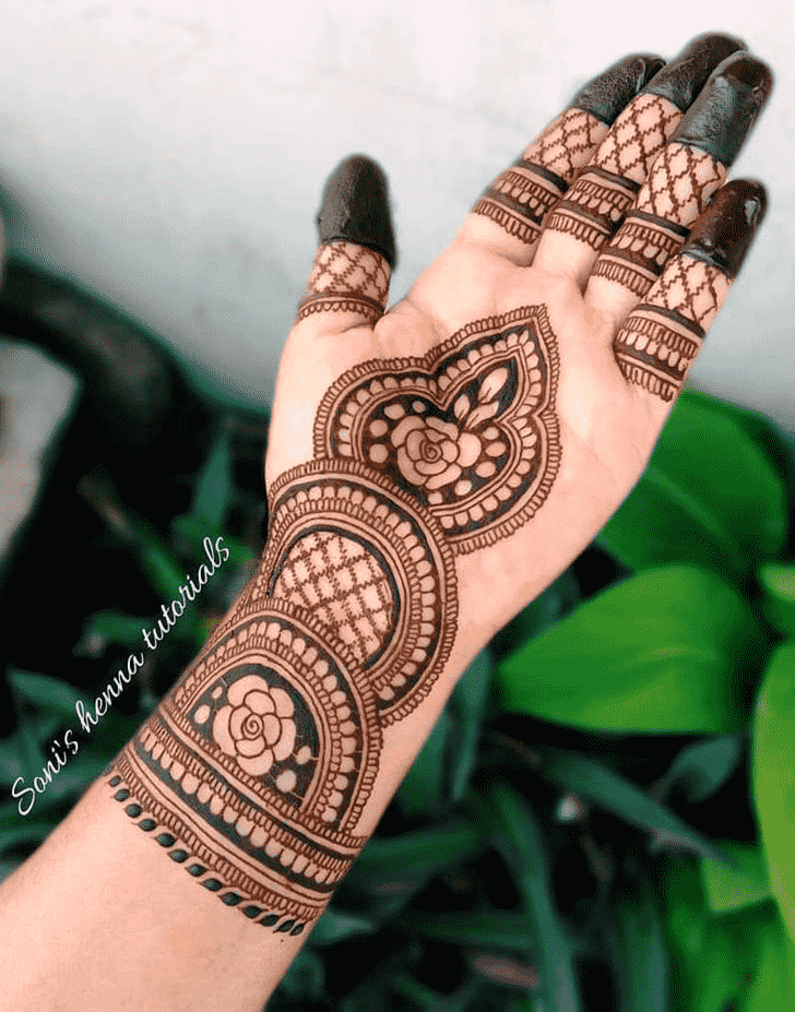 Ravishing Helsinki Henna Design