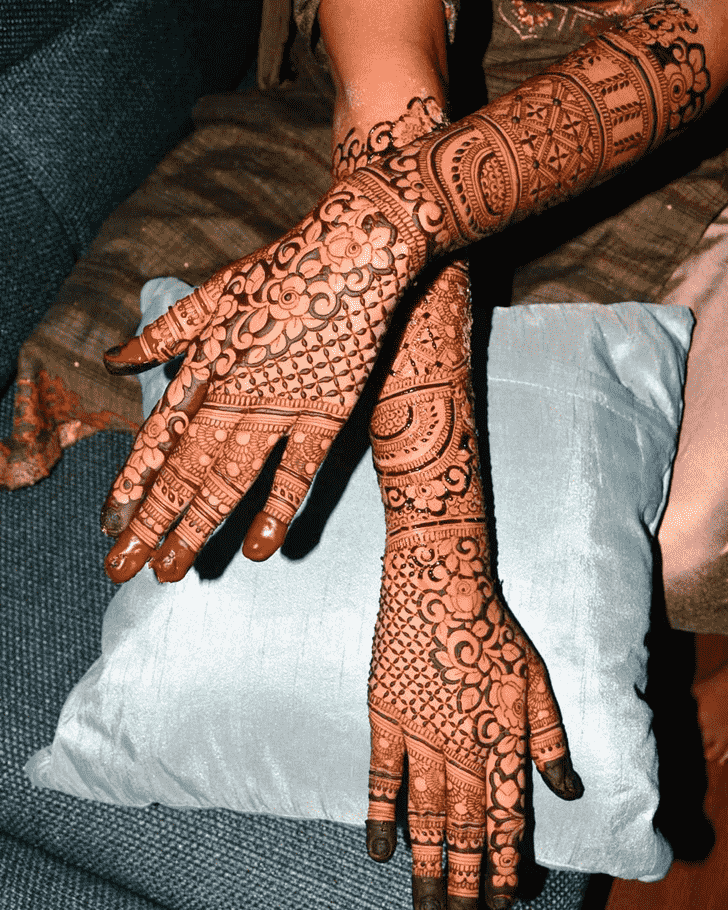 Dazzling Holi Henna Design