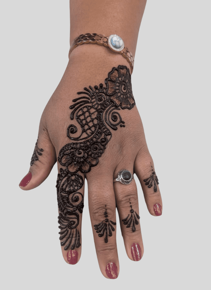 Alluring Holiday Henna Design