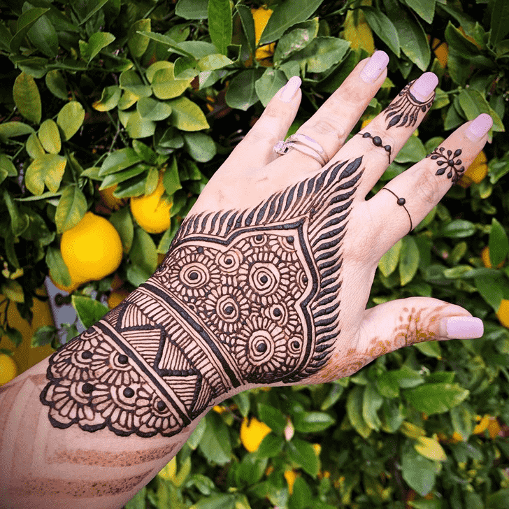 Delightful Hollywood Henna Design