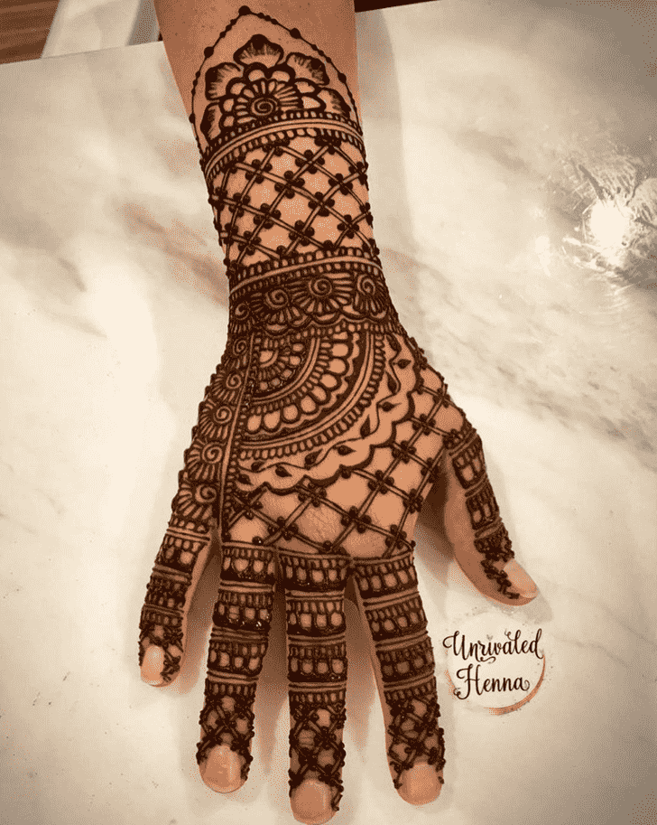 Graceful Hollywood Henna Design