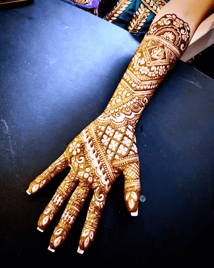 Lovely Hollywood Mehndi Design