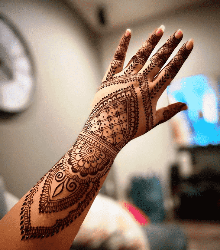 Mesmeric Hollywood Henna Design