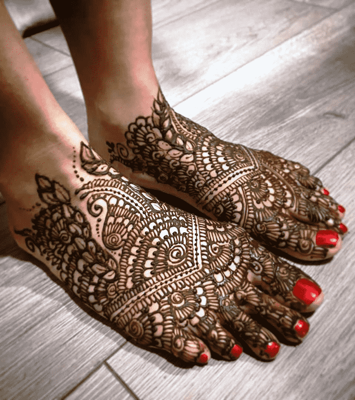 Nice Hollywood Henna Design