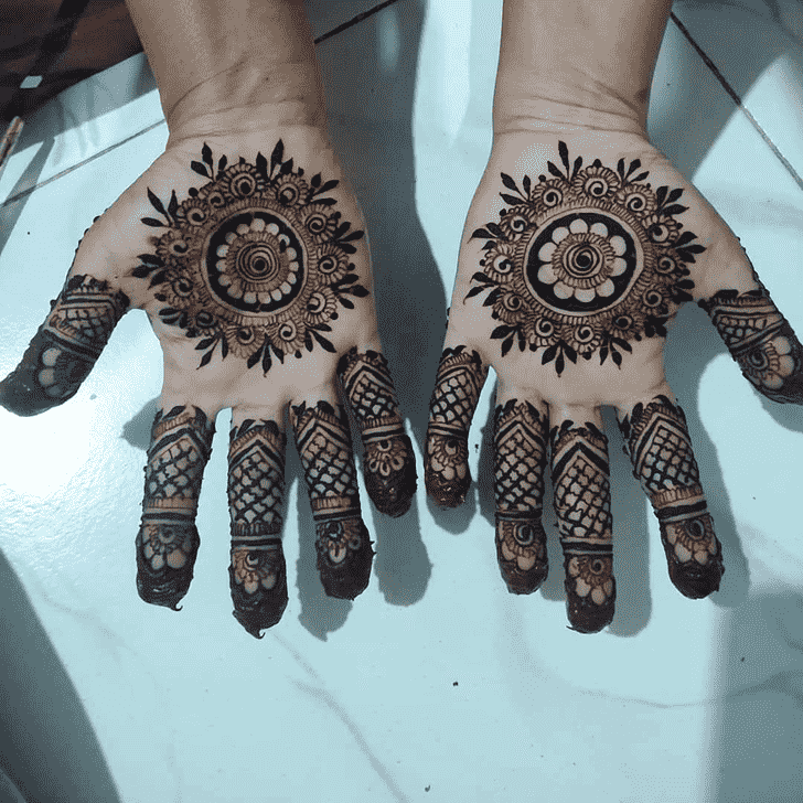 Slightly Hollywood Henna Design