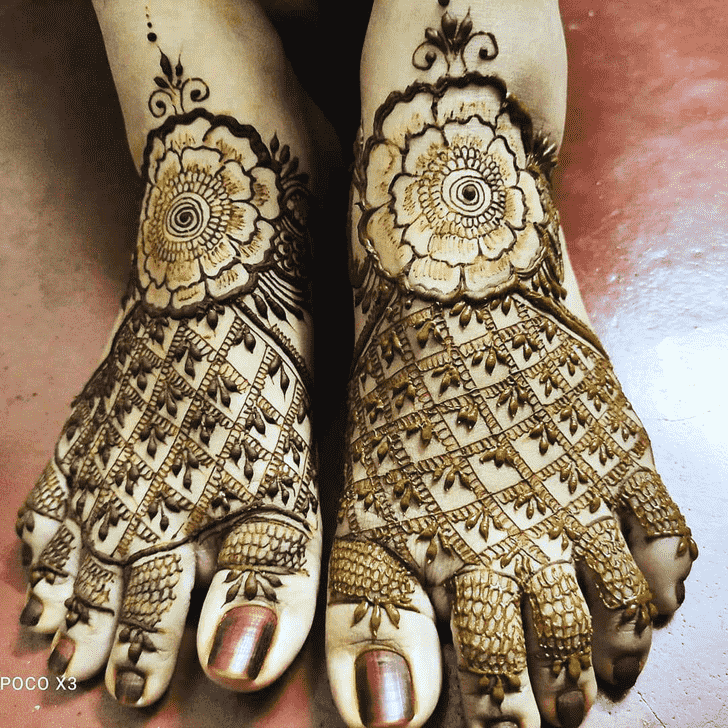 Splendid Hollywood Henna Design