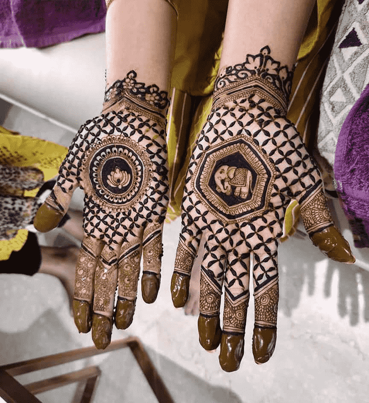 Wonderful Hollywood Mehndi Design