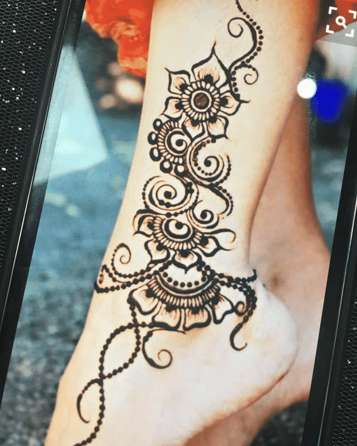 Magnificent Hot Henna Design