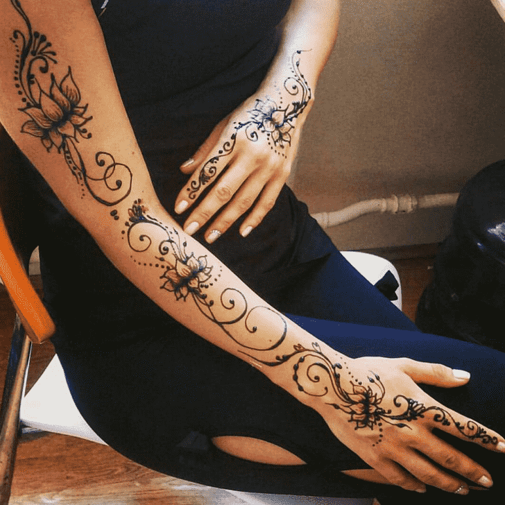 Nice Hot Henna Design