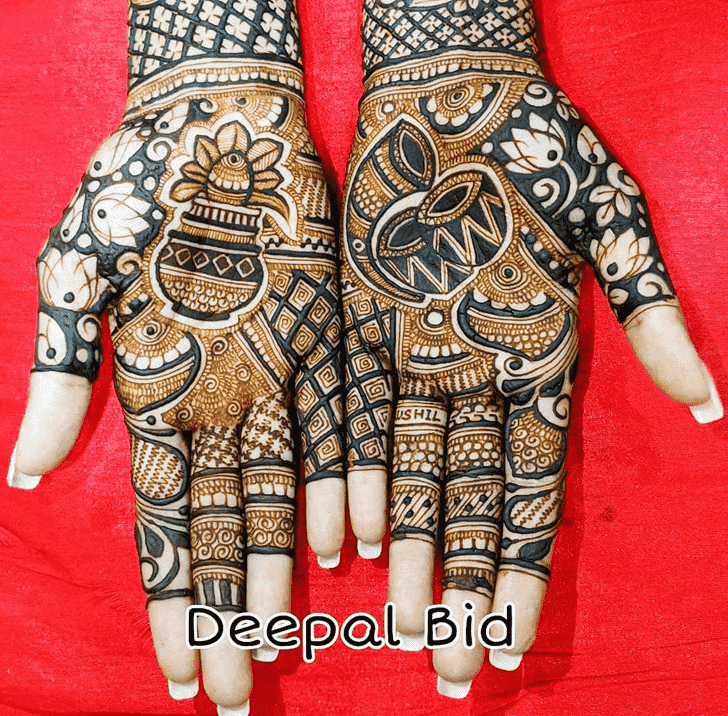 Comely Indo Western Henna Design