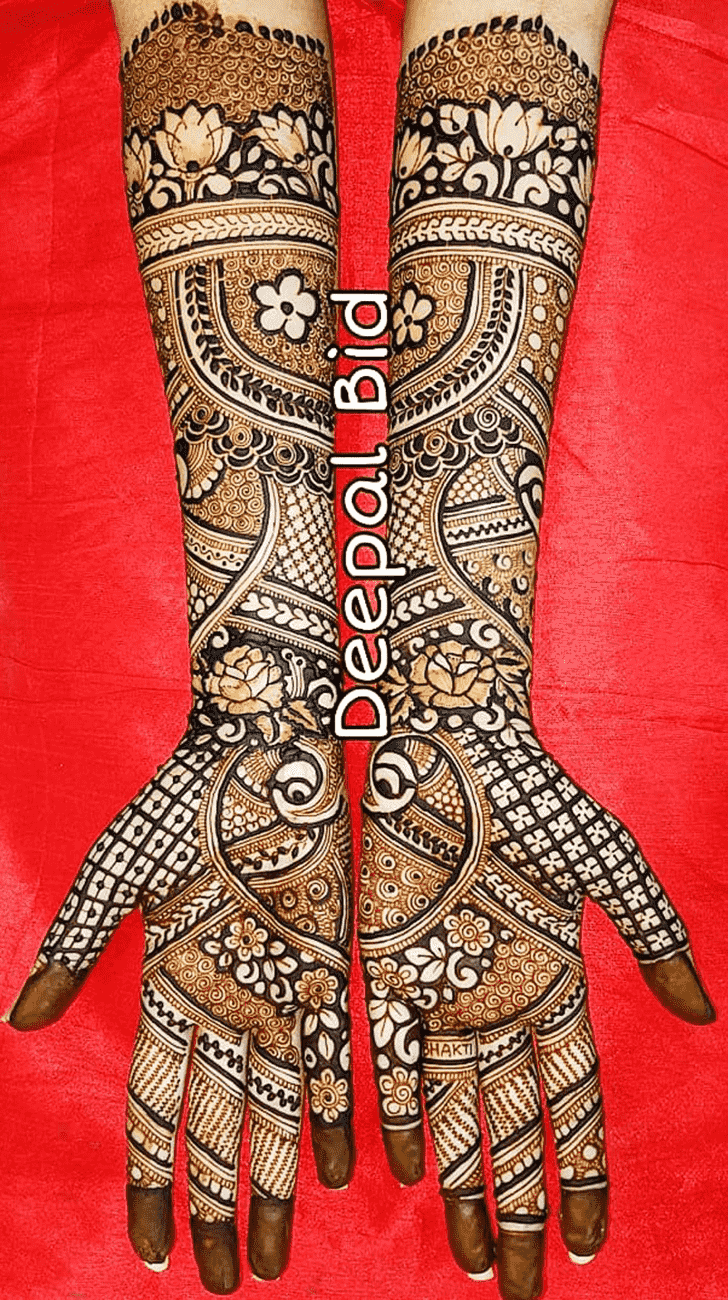 Fetching Indo Western Henna Design