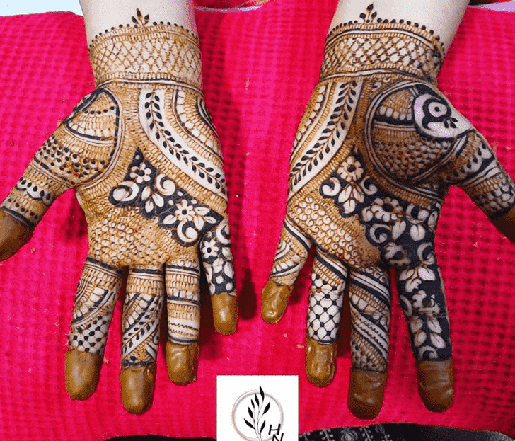 Inviting Indo Western Henna Design