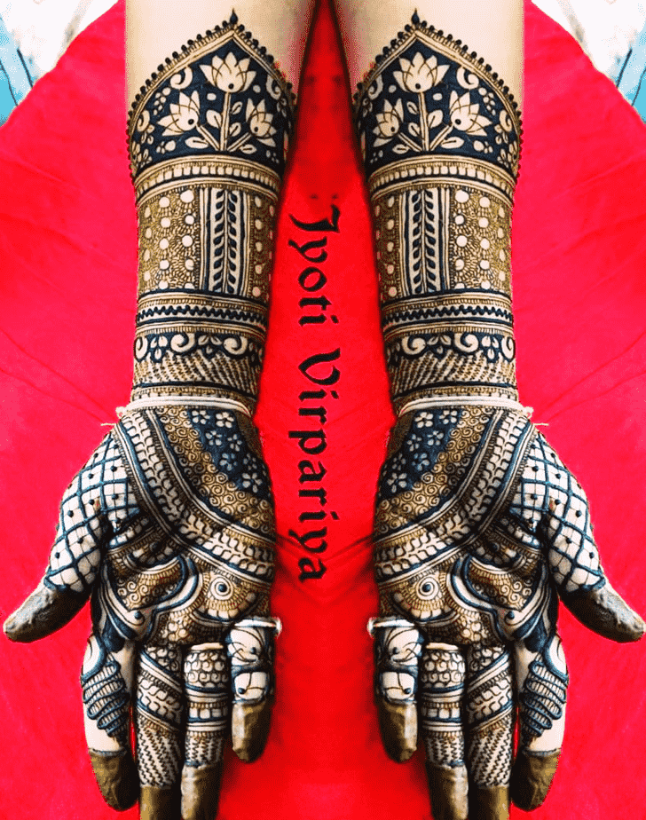 Lovely Indo Western Mehndi Design