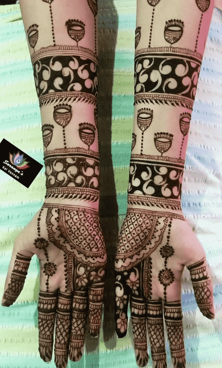 Splendid Indo Western Henna Design