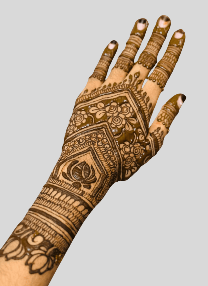 Shapely Innovative Henna Design