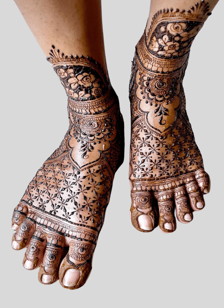 Inviting Interesting Henna Design