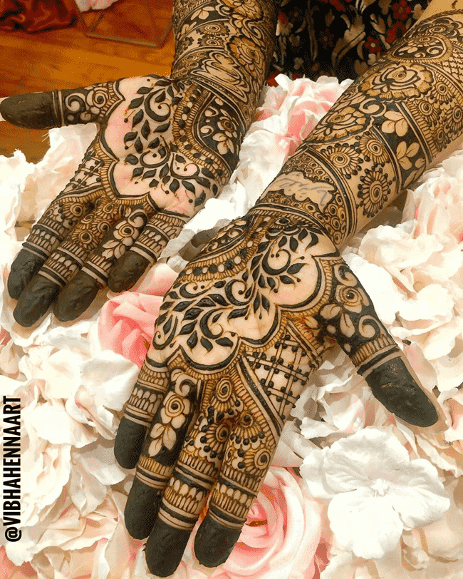 Pretty Islamabad Henna Design