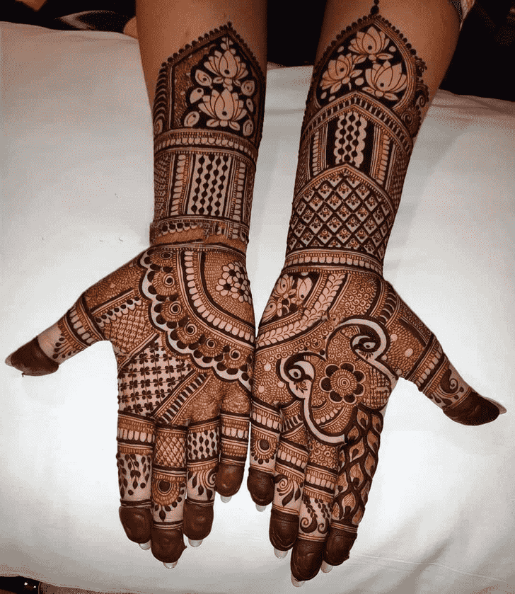 Shapely Jodhpur Henna Design