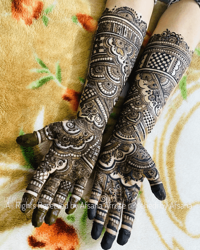 Graceful Kandahar Henna Design