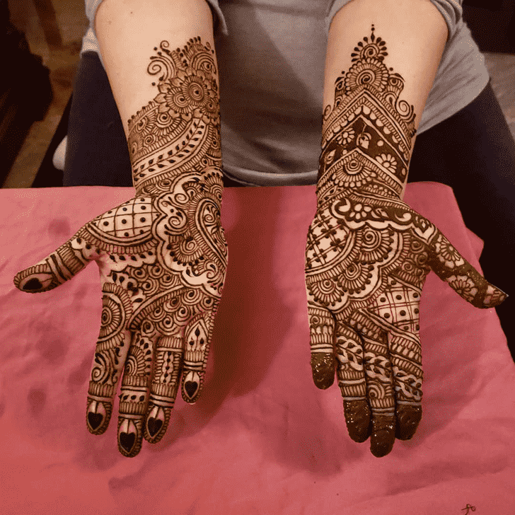 Alluring Karachi Henna Design