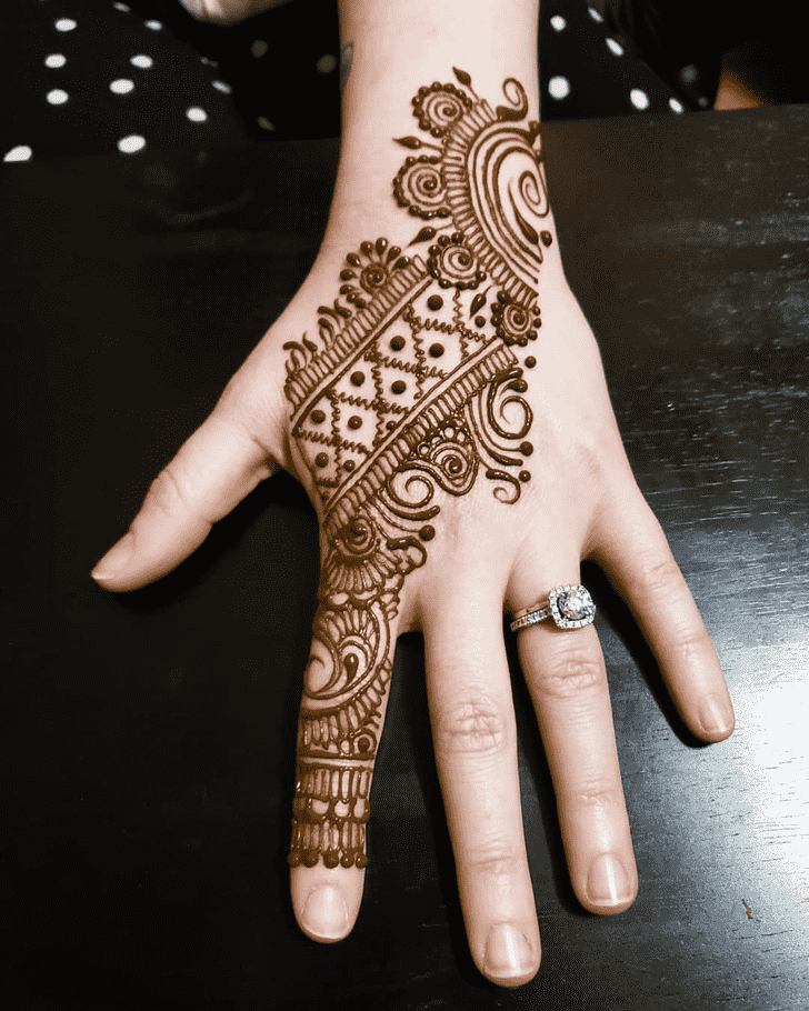 Captivating Karachi Henna Design