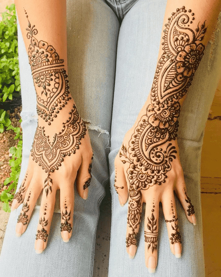 Classy Karachi Henna Design