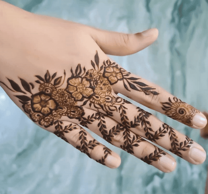 Comely Karva Chauth Henna Design